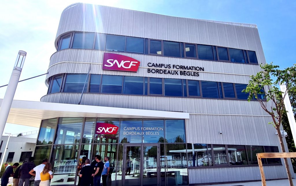 1AL_Enseignes-lumineuses_Lightboxes_ext-SNCF-ext