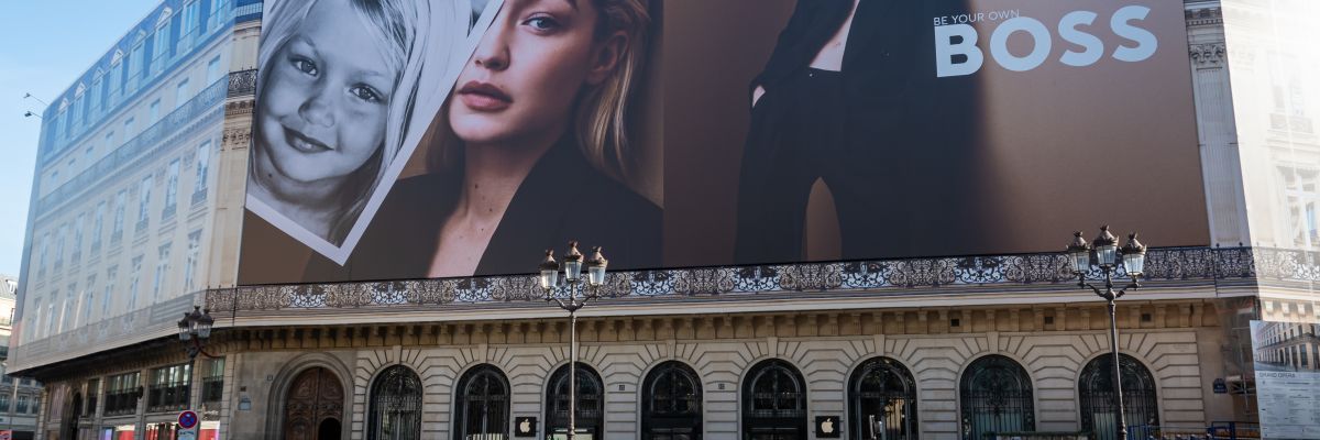 habillage de façade par des toiles tendues