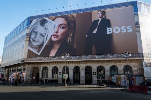 habillage de façade par des toiles tendues