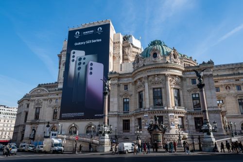 habillage de façade par des toiles tendues